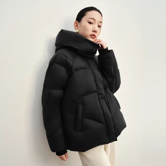 太平鸟 连帽短款泡芙羽绒服宽松轻柔无胆防钻绒 女款