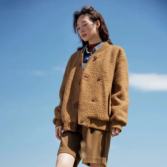 茵曼 舒适柔和休闲截短外套 女款 春泥棕