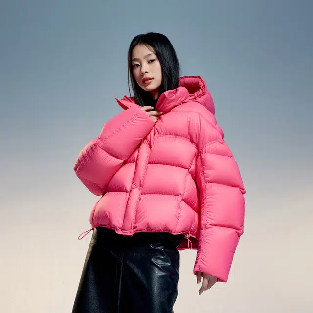波司登 连帽纯色短款简约时尚羽绒服 女款