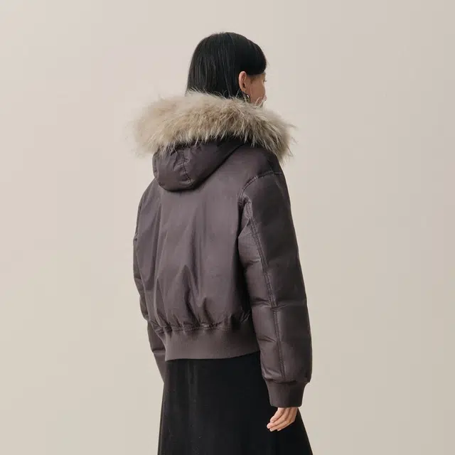 太平鸟 时尚保暖设计感可拆卸貉子毛领白鸭绒外套短款羽绒服 女款