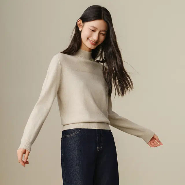 玖姿安娜蔻 简约柔软半高领打底毛衣 女款
