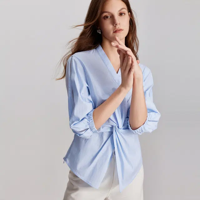 ELLE V