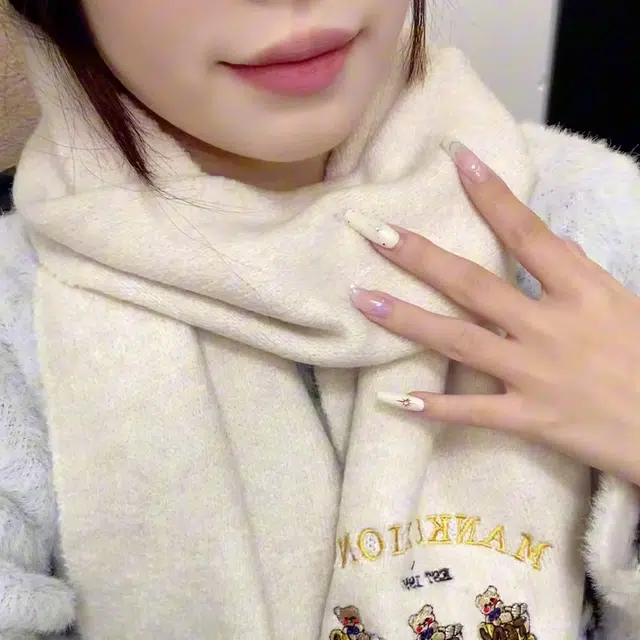 恩僾德 日系可爱小熊刺绣氛围感 聚酯纤维 绒线围巾 男女同款情侣款