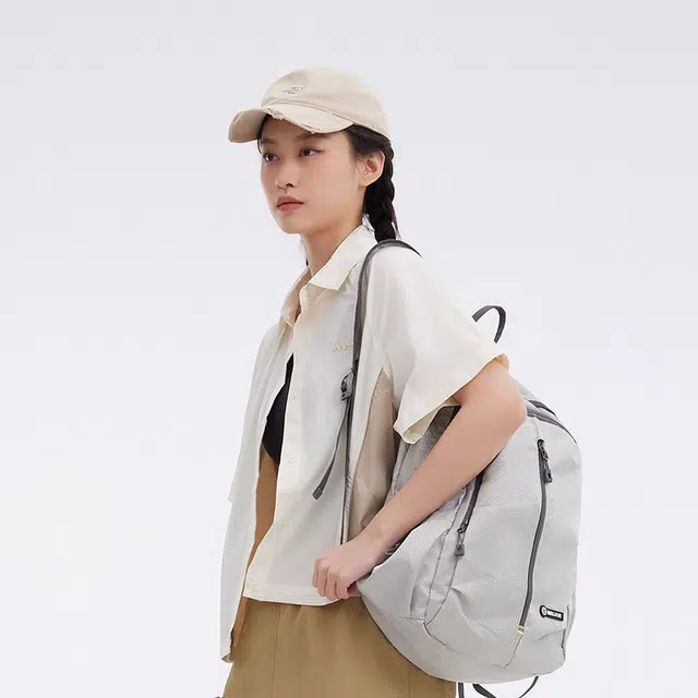 美特斯邦威 宽松舒适拼色短袖衬衫 女款