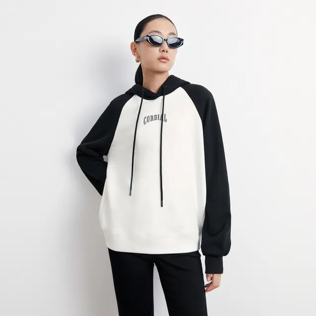 太平鸟 插肩袖连帽撞色宽松显瘦卫衣 女款 白色