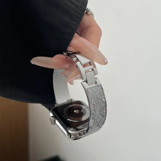 潮流腕 表带 苹果适用 金属材质 镶钻鎏金可调节表带三叶手镯夏日男女通用