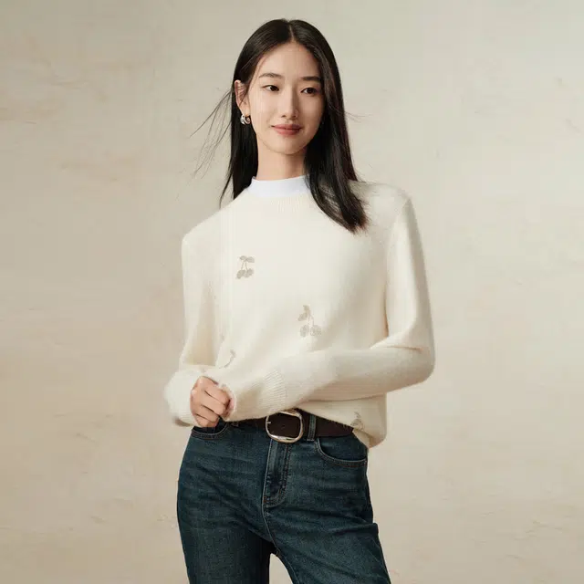 玖姿安娜蔻 休闲简约钉珠樱桃羊驼毛宽松舒适毛衣 女款
