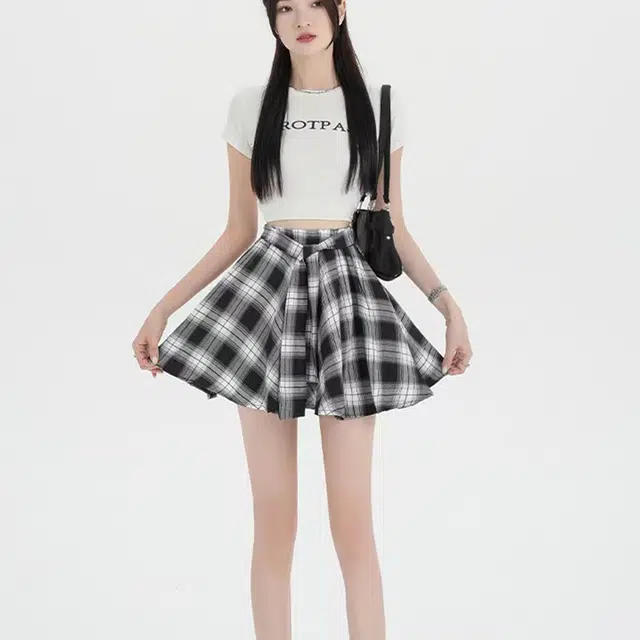 COMMA GIRL A
