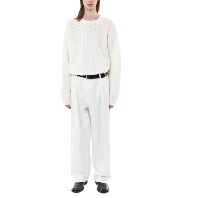BESLOW OBLIQUE CABLE CREW NECK KNIT