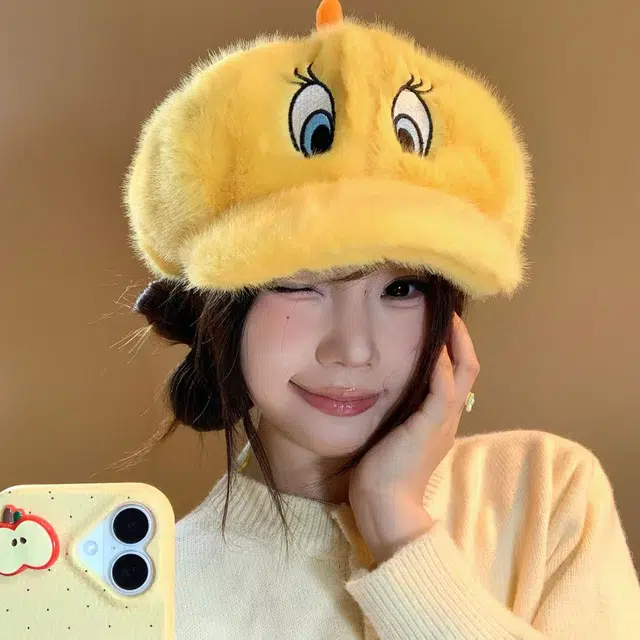 恩僾德 韩版保暖高颜值小众可爱卡通小黄鸭毛绒显脸小八角帽报童帽 涤纶 贝雷帽 男女同款情侣款