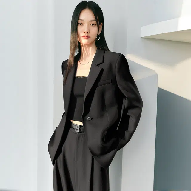 太平鸟 小个子防晒纯色一粒扣舒适长袖西装 女款