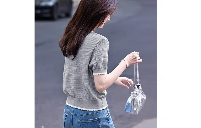 苏醒的乐园 时尚修身薄款小衫甜美镂空花边圆领短袖针织衫 女款