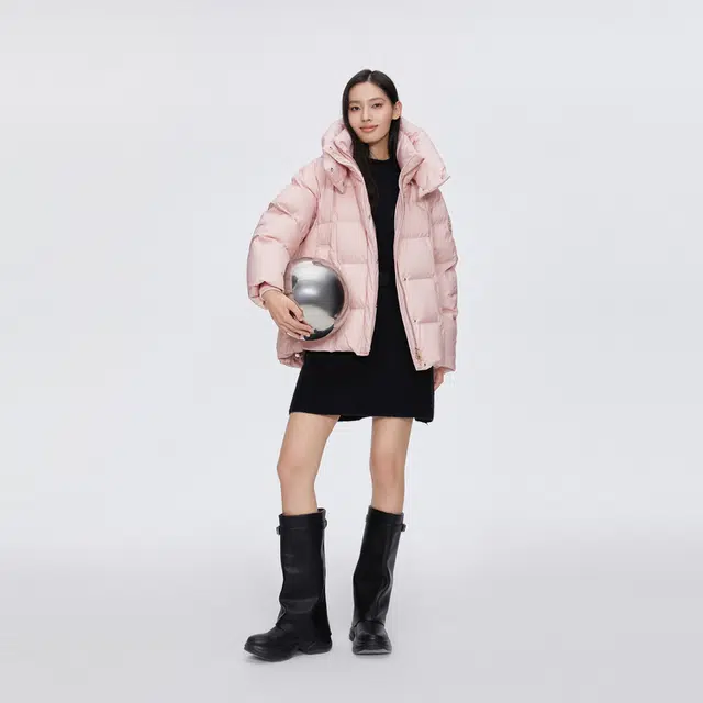 波司登 黑金系列 甜酷风格可盐可甜纯色连帽羽绒服 女款
