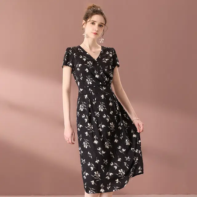 粉红玛琍 春,夏,秋 设计感褶皱短袖连衣裙 收腰 女款 黑色
