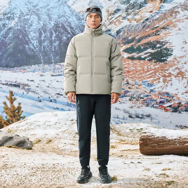特步 秋冬韩版纯色舒适时尚拉链立领保暖短款外套大衣面包服情侣款羽绒服 男女同款 水汀灰