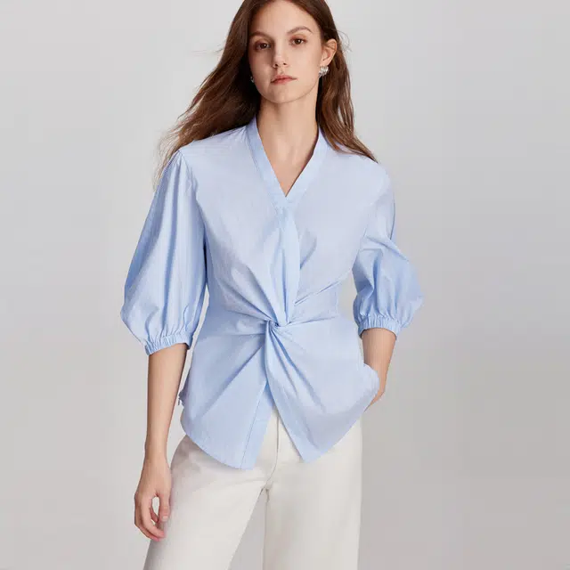 ELLE V