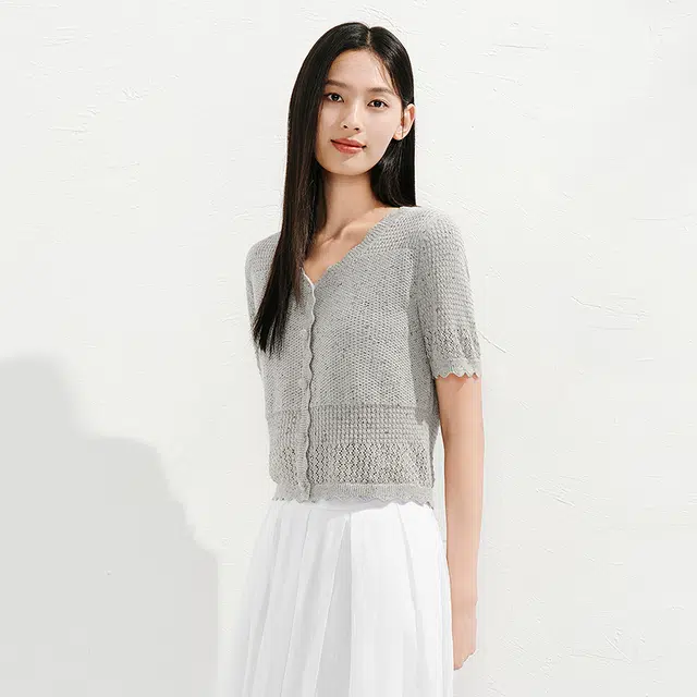 玖姿安娜蔻 时尚舒适百搭短袖针织衫 女款 浅灰