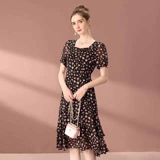 粉红玛琍 春,夏,秋 减龄碎花短袖连衣裙 收腰 女款 黑底粉花