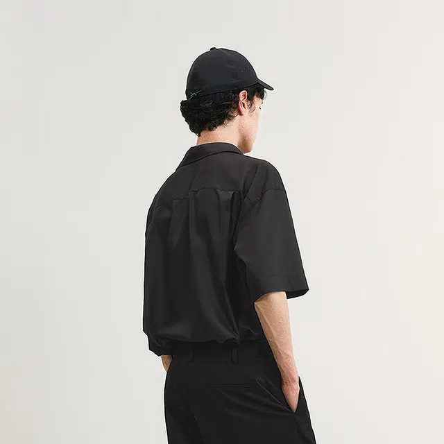 速写 宽松纯色简约翻领设计感度假短袖衬衫 男款