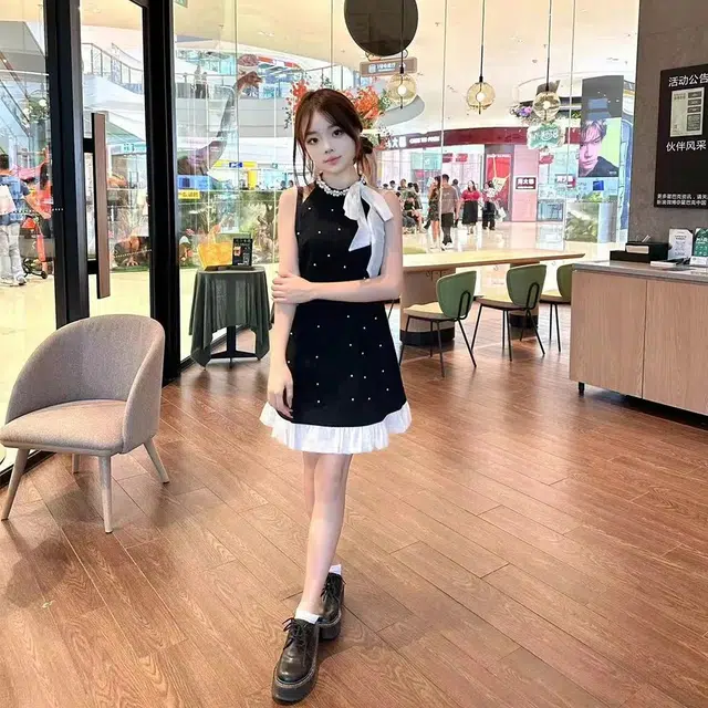 COMMA GIRL