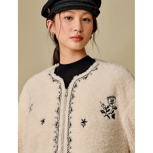 茵曼 游牧重工绣花宽松保暖简约圆领长袖截短外套 女款