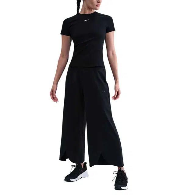 Nike Dri-Fit One Relaxed Swoosh