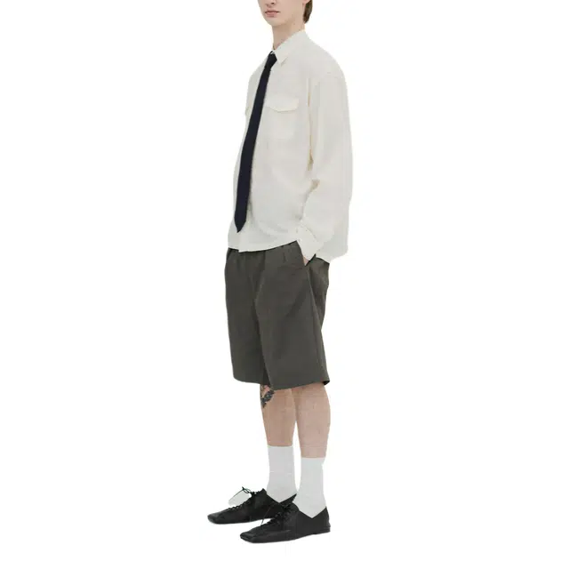 BESLOW WIDE FIT TWO TUCK SHORTS