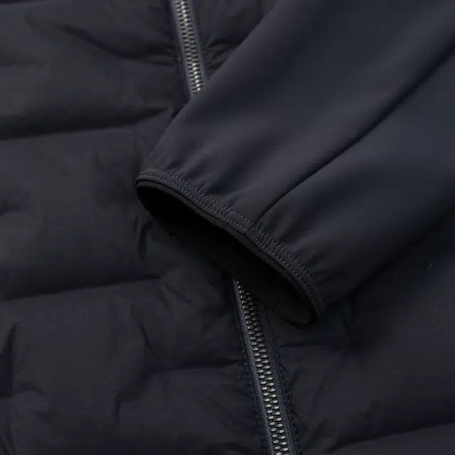 迪柯尼 通勤系列商场同款 无绗缝保暖纯色显瘦抗寒蓄热科技立领羽绒服 男款