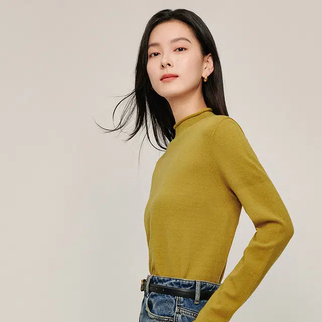 茵曼 纯色百搭半高领套头长袖打底衫针织衫毛衣 女款