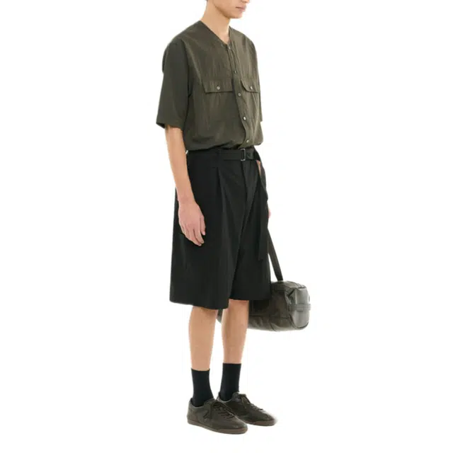 BESLOW CRINKLE BELTED ONE TUCK SHORTS