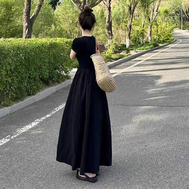水中花 法式简约优雅气质修身显瘦设计高级感舒适百搭通勤短袖连衣裙 女款