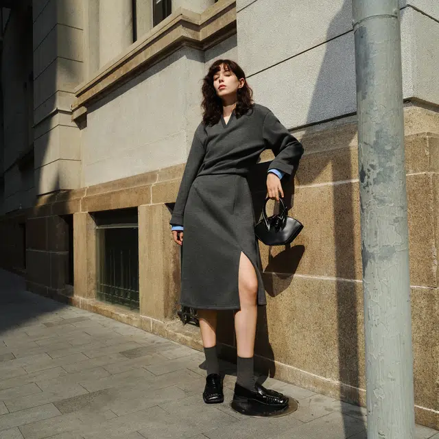 ELLE V