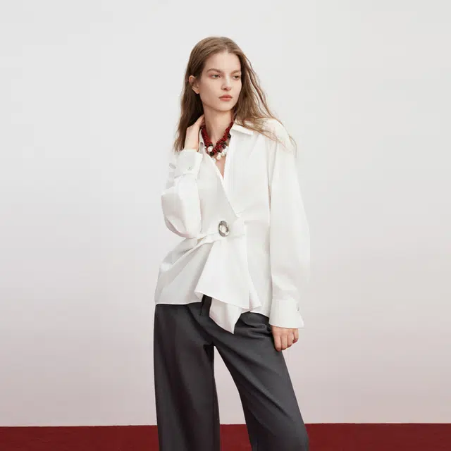 ELLE V