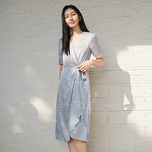 玖姿安娜蔻 时尚舒适百搭短袖连衣裙 女款 花天蓝