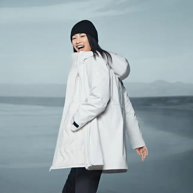 波司登 纯色三合一连帽立领中长款羽绒服外套 女款 白桦色