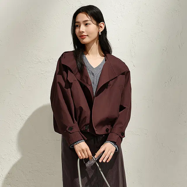 玖姿安娜蔻 纯色翻领长袖风衣 女款 枣红