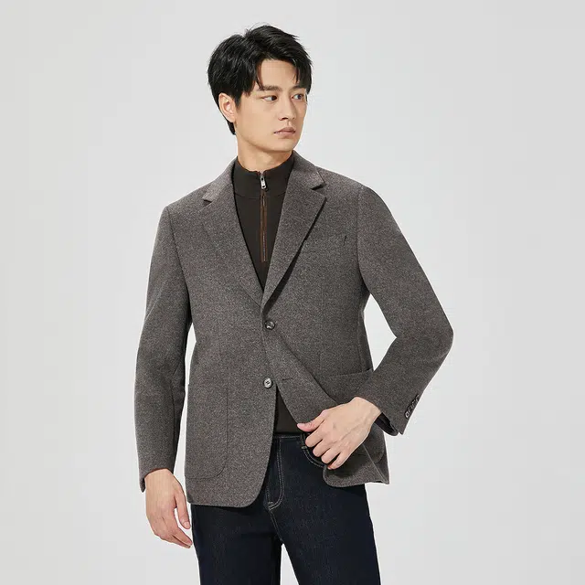 利郎 骆驼绒保暖纯色时尚都市平驳领短款冬季毛呢大衣 男款