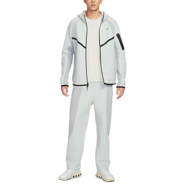 Nike WINDRUNNER Tech
