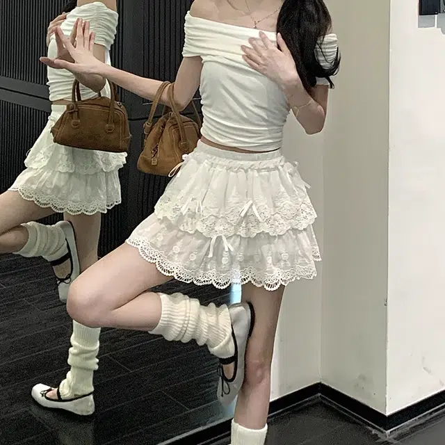 COMMA GIRL
