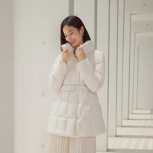 波司登 翻领加厚鹅绒中长款纯色羽绒服 女款