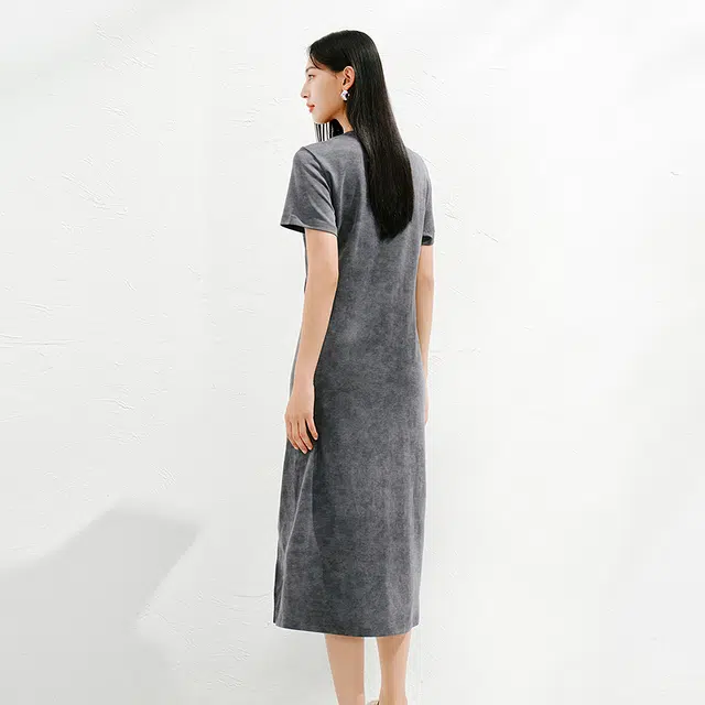 玖姿安娜蔻 薄款圆领简约通勤短袖连衣裙 女款