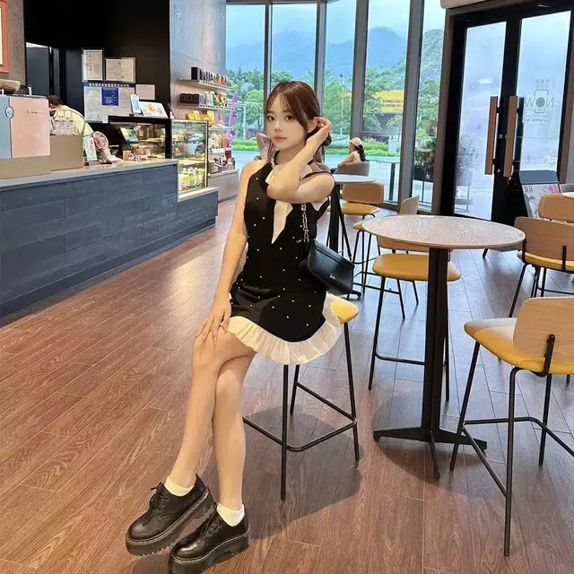 COMMA GIRL