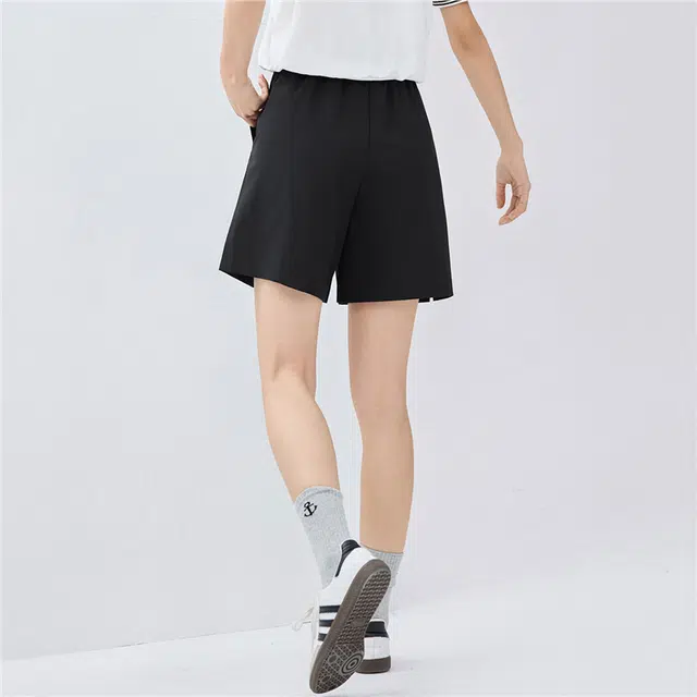 佐丹奴 四面弹梭织压褶侧开叉中腰休闲短裤 女款