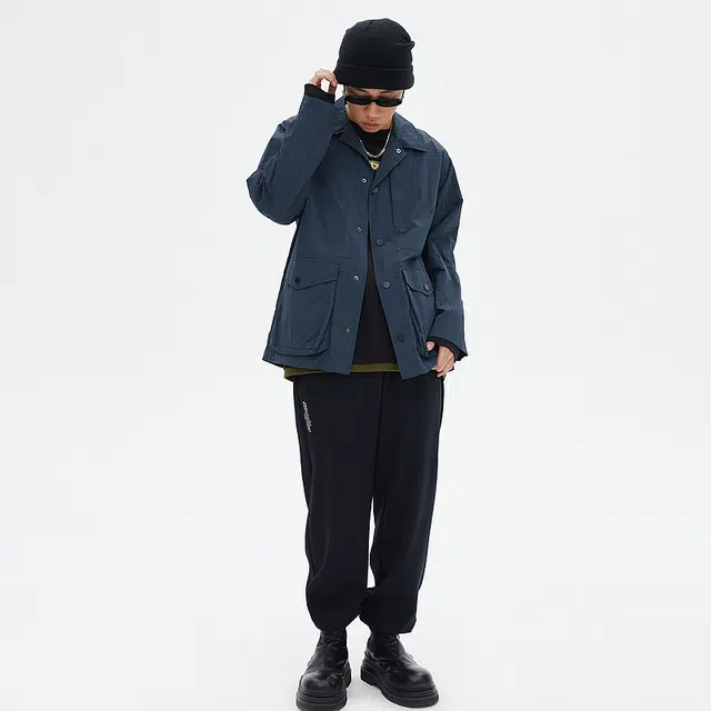 美特斯邦威 立体贴袋翻领百搭时尚纯色夹克外套 男款
