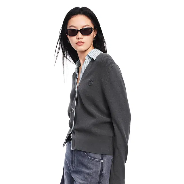 太平鸟 时尚新颖衬衫领相拼针织衫 女款 锡灰色