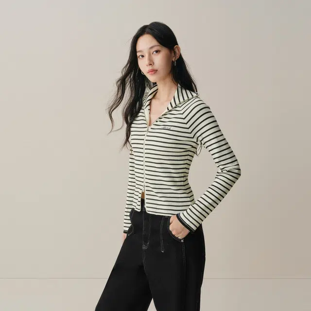 太平鸟 时尚混纺休闲修身条纹连帽针织衫 女款