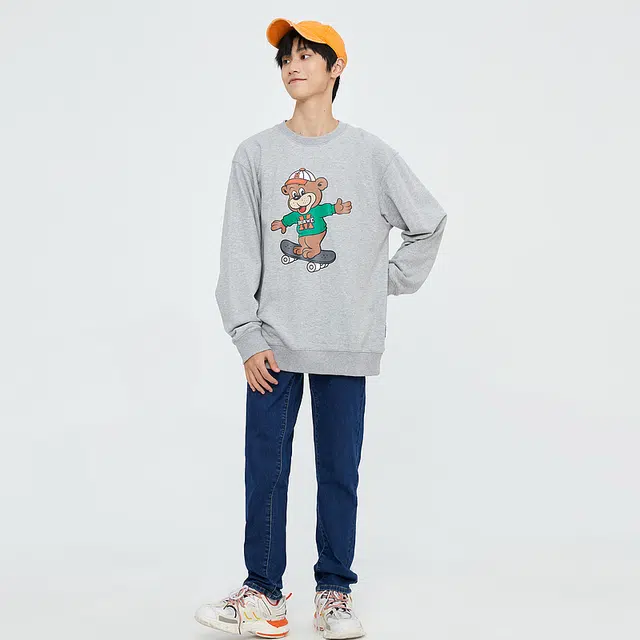 美特斯邦威 卡通印花宽松圆领套头卫衣 男款
