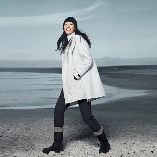 波司登 纯色三合一连帽立领中长款羽绒服外套 女款 白桦色
