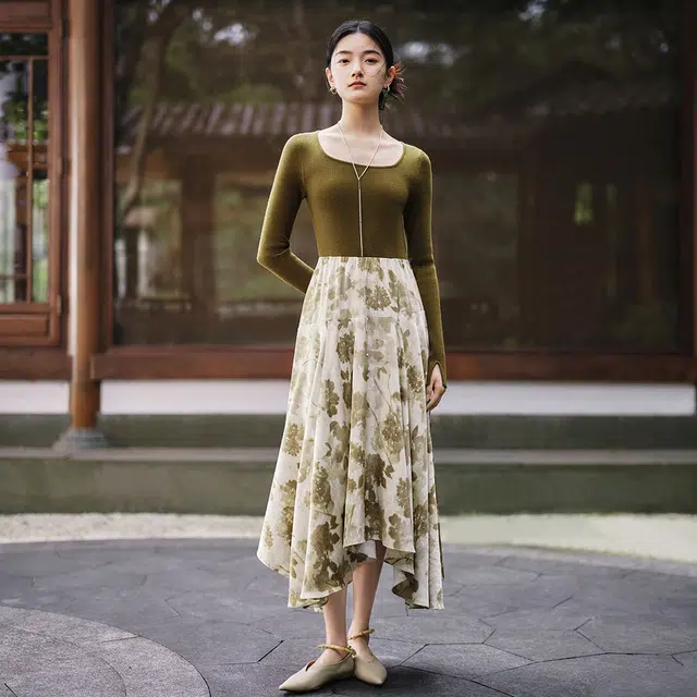 茵曼 新中式设计拼接方领印花长袖连衣裙 女款 卡其色