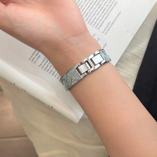 潮流腕 表带 苹果适用 金属材质 镶钻鎏金可调节表带三叶手镯夏日男女通用